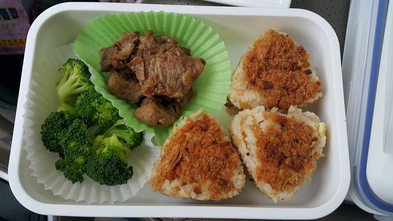 肉鬆三角飯糰