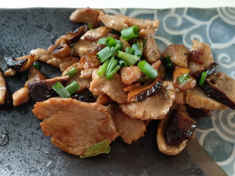 超人氣:蔥爆麻油腰內肉 麻油好香阿~~