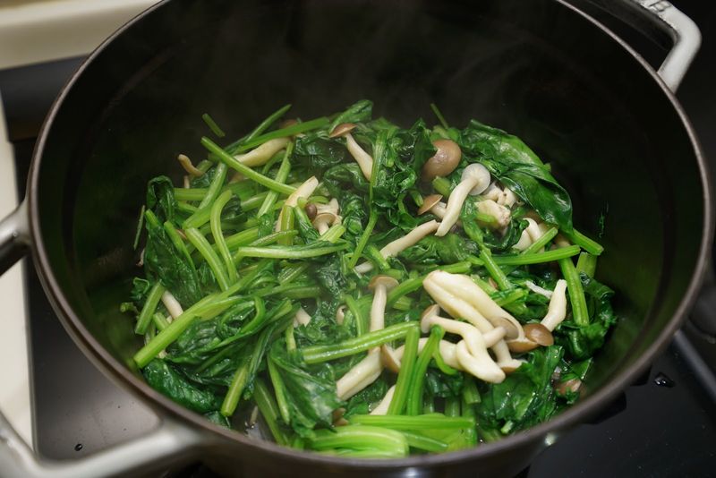 鴻禧菇炒菠菜
