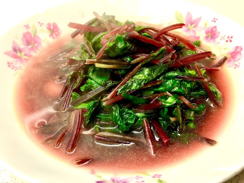 蒜炒甜菜根葉
