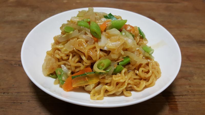 蒜香蔬菜炒麵