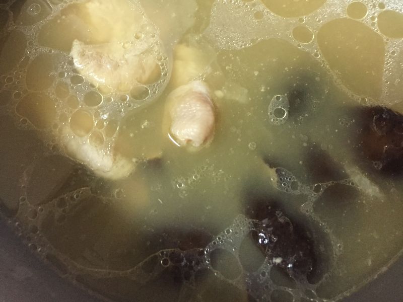 香菇蒜頭雞湯