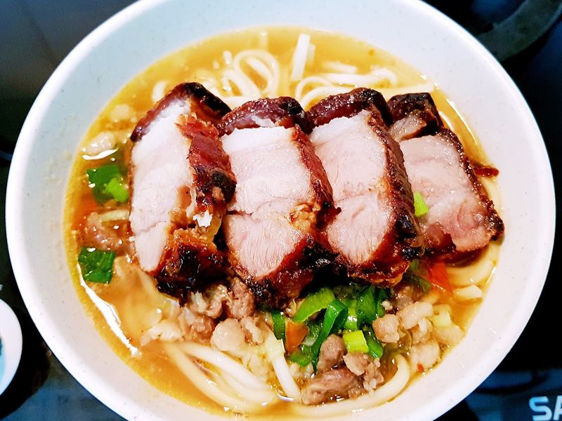 脆皮鹹豬肉拉麵