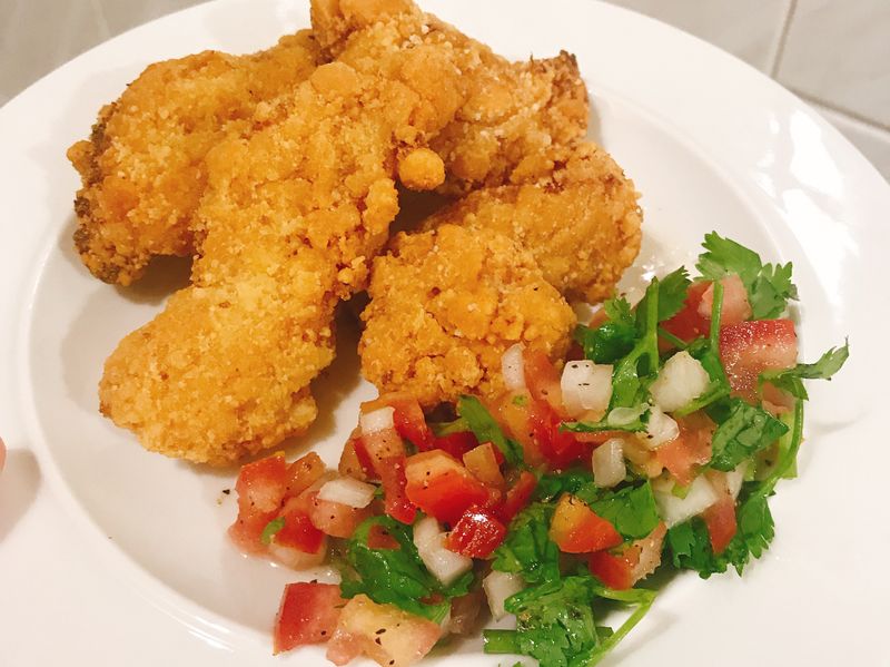 酥炸鱈魚塊佐莎莎醬