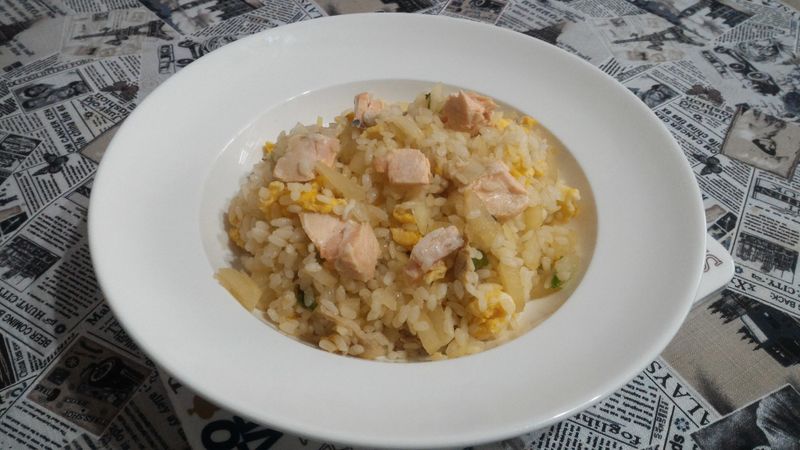 食之契約 耀之洲 三文魚炒飯 Y^^Y