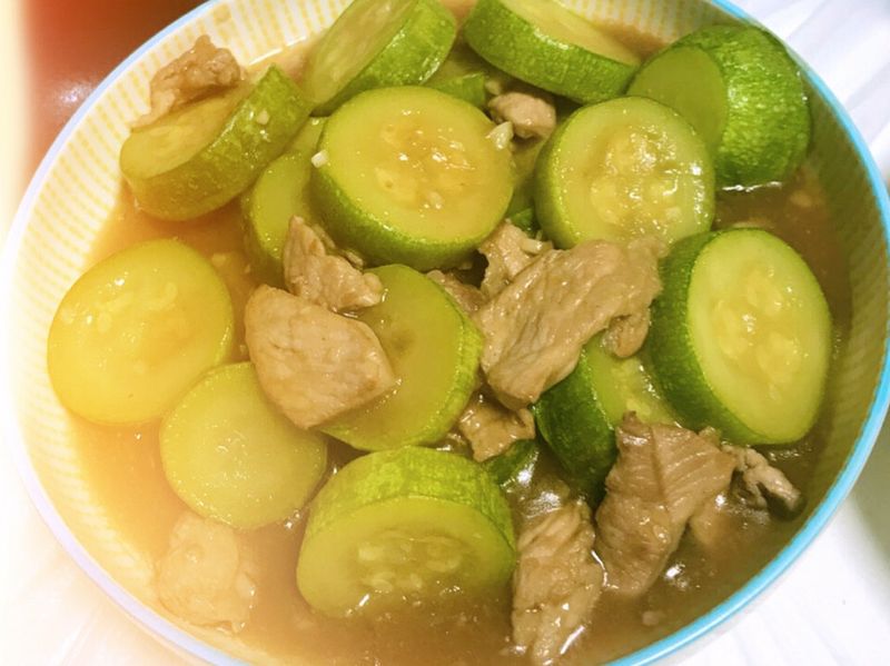 翠玉瓜炒肉片