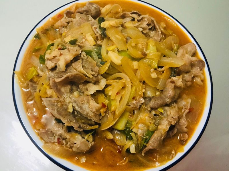 超下飯：辣炒味增豆瓣洋蔥豬肉