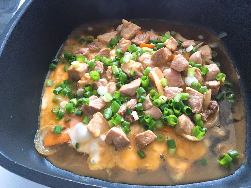 洋蔥豬肉蓋飯