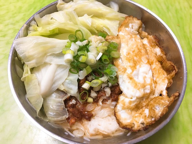 簡單的宵夜料理-蒜香辣肉醬拌麵