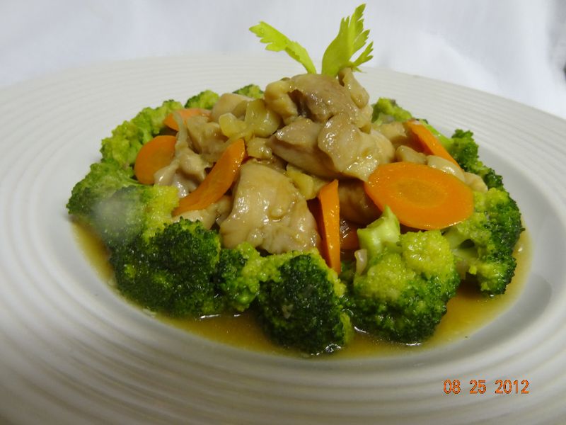 茜蘭花炒雞腿肉