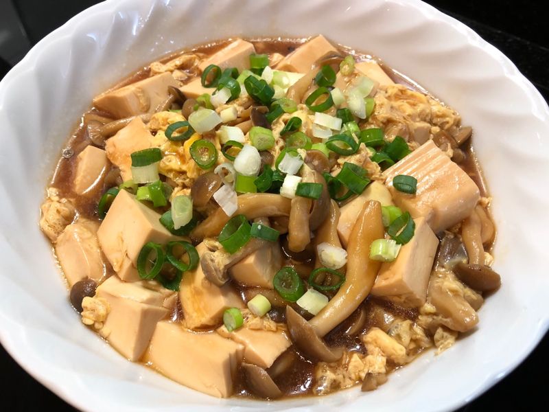 鴻禧菇滑蛋燴豆腐