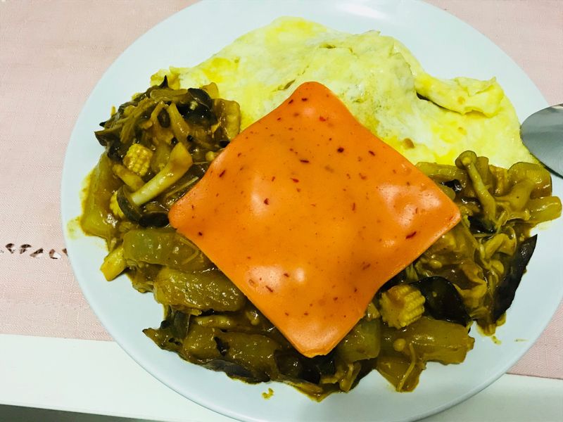 咖哩蛋包飯