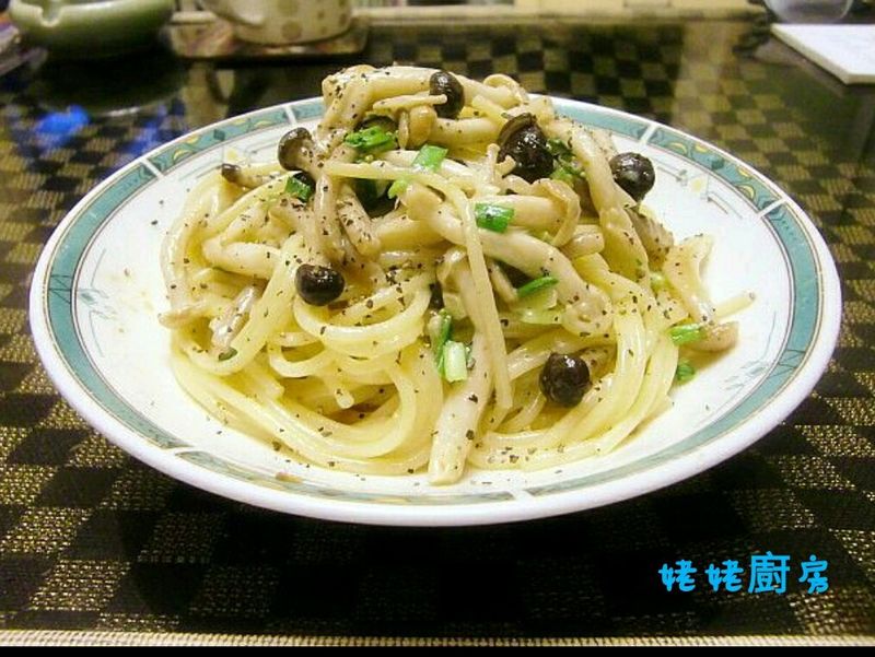 香蒜野菇義大利麵