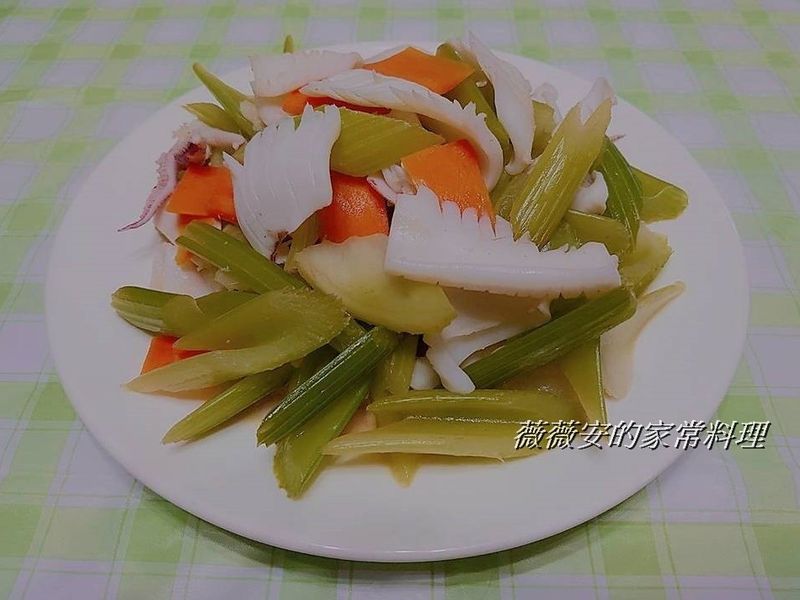 家常菜~西洋芹炒透抽