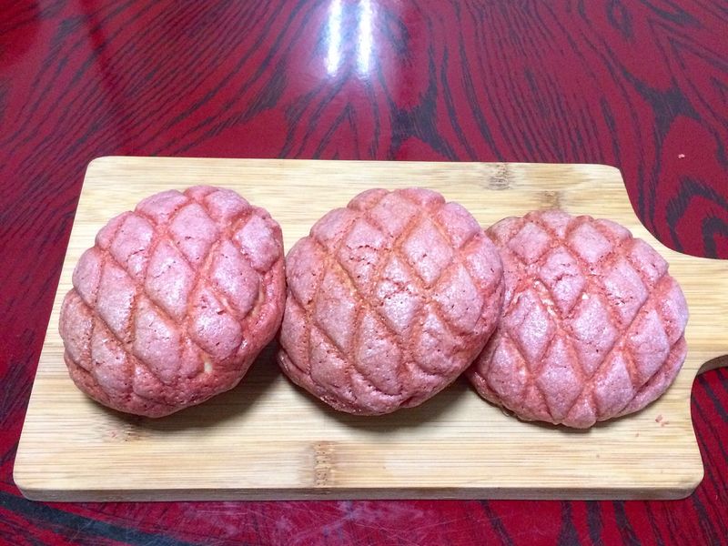 日式草莓菠蘿麵包