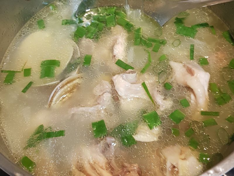 青蔥蒜頭洋蔥蛤蜊雞湯