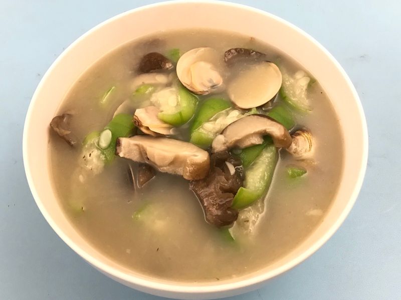菌菇絲瓜蛤蜊湯