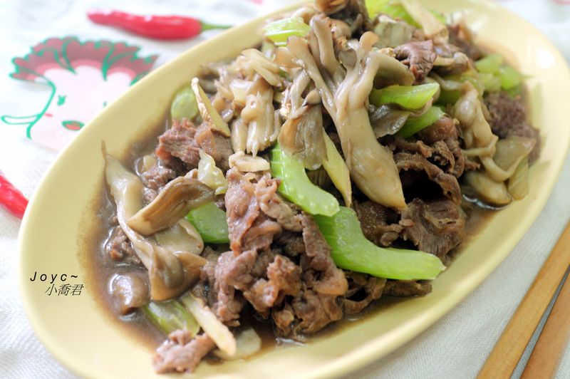 牛肉舞菇炒芹菜【好菇道親子食光】