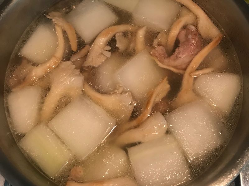 【乖媽💕】冬瓜排骨菇菇湯