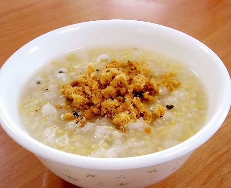 入秋滋补云硒黄金薏仁肉松粥