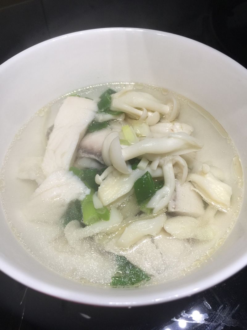 簡單～鯛魚雪白菇湯[好菇道親子食光］