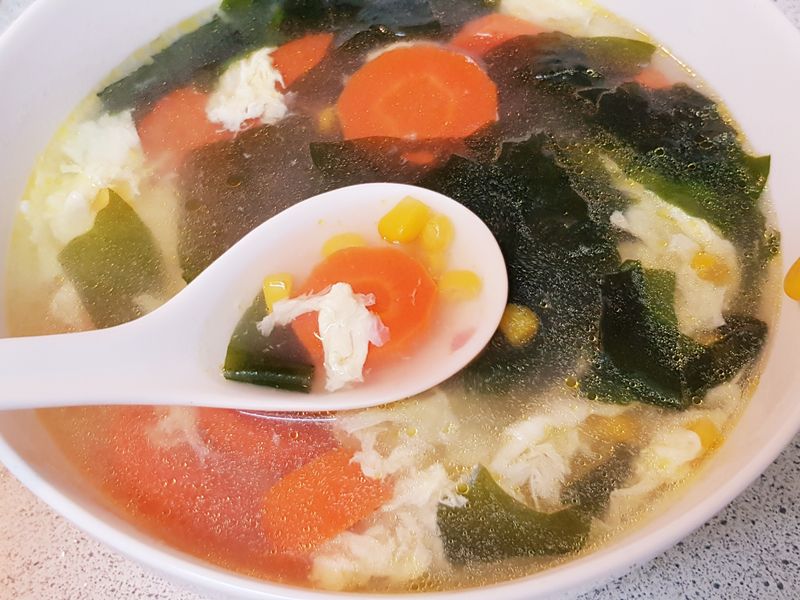 紫菜蘿蔔玉米蛋花湯