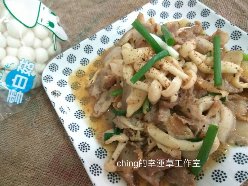 回鍋肉拌炒雪白菇【好菇道親子食光】