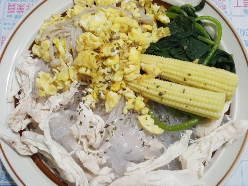 雞胸肉冬粉與炒蛋金針菇