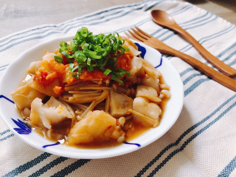 快煮鍋料理~辣醬蒸金針菇花枝丸