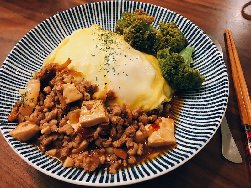 麻婆豆腐嫩蛋蓋飯