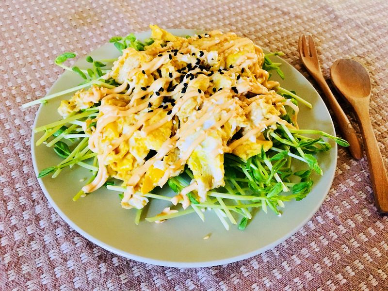 ［生酮低醣餐］奶油嫩蛋佐豆苗