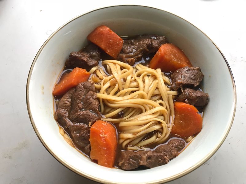 萬用鍋 超簡單 美味紅燒牛肉麵