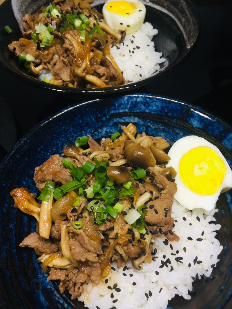 薑汁牛肉菇菇丼飯~一鍋到底