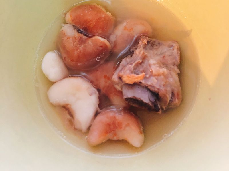 有菱有角~菱角排骨湯