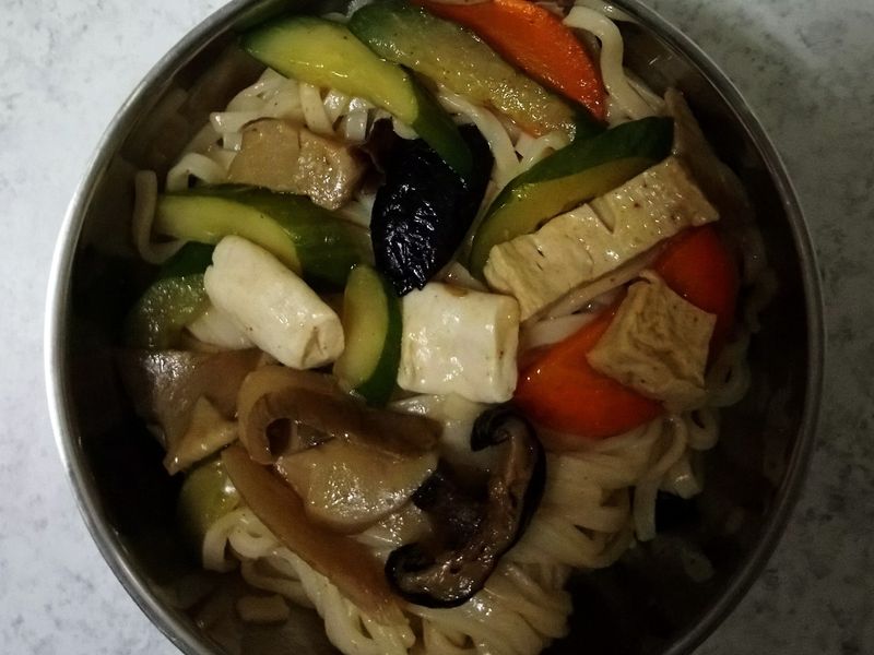 彩荷炒麵