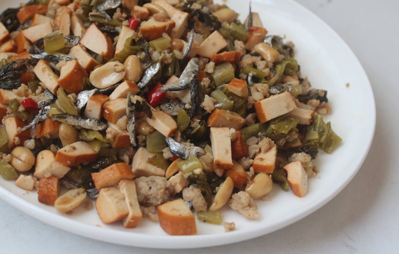 酸菜豆干炒肉末