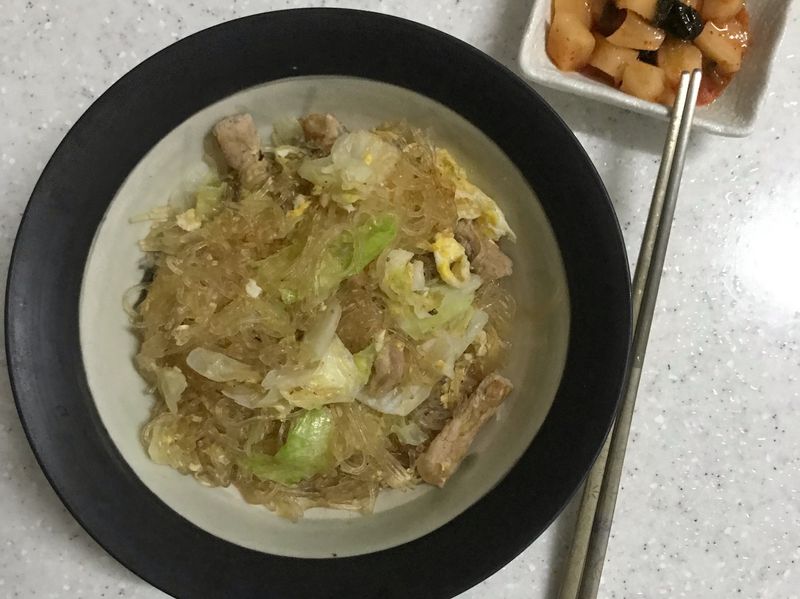 消滅好市多燒烤醬之冰箱有啥就加啥の炒冬粉