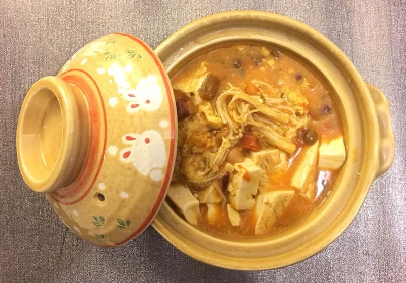 肥肥貓酸辣金針菇豆腐煲