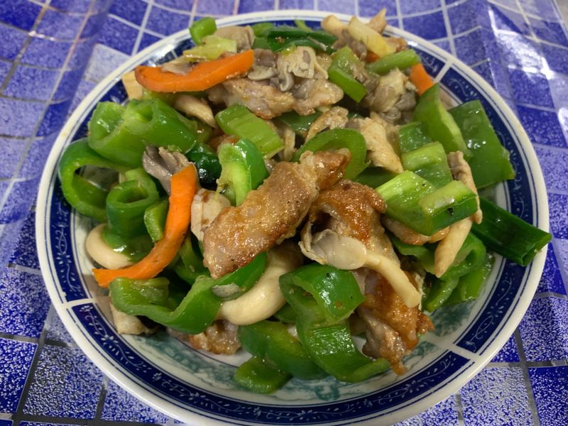 嫩雞腿炒青椒