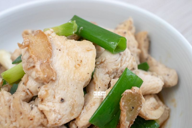 《麻油蔥薑雞肉片》