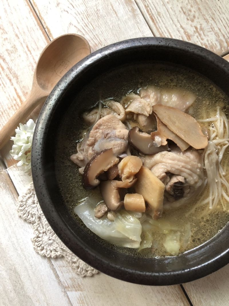 冬至進補 菜菜香菇麻油雞湯(瓦斯爐版)