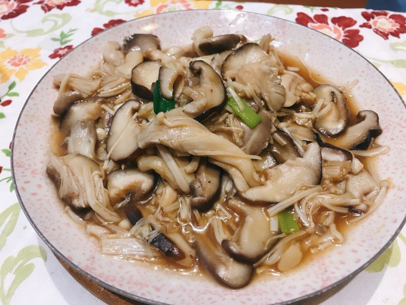 炒三菇