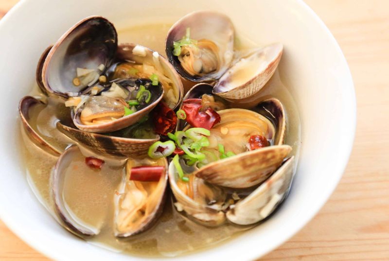 深夜食堂的定番料理~酒蒸蛤蜊