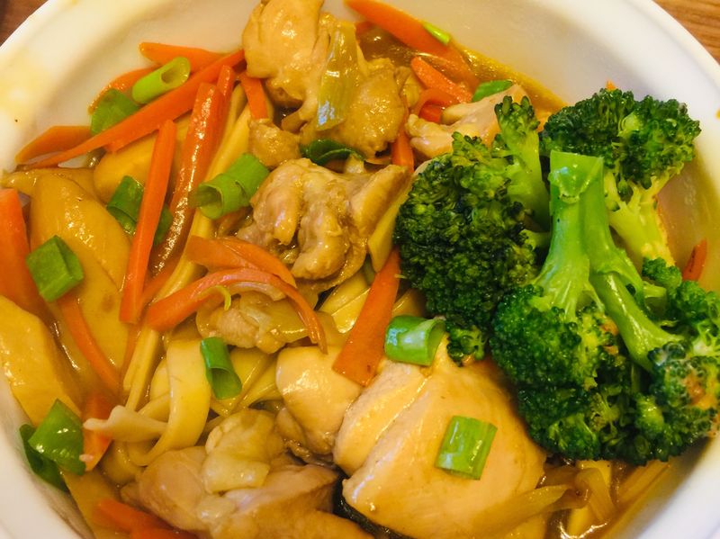 咖哩雞肉麵