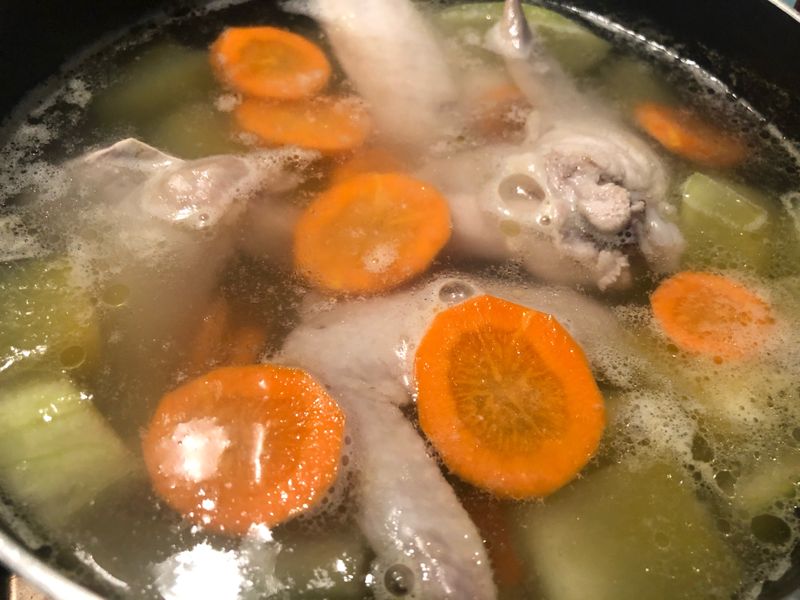 蒜香西瓜雞湯（To怕苦瓜的孩子）