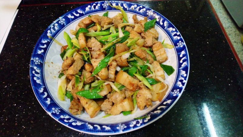 蒜苗椒香三層肉
