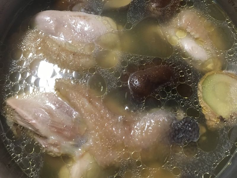 香菇雞湯。好簡單。