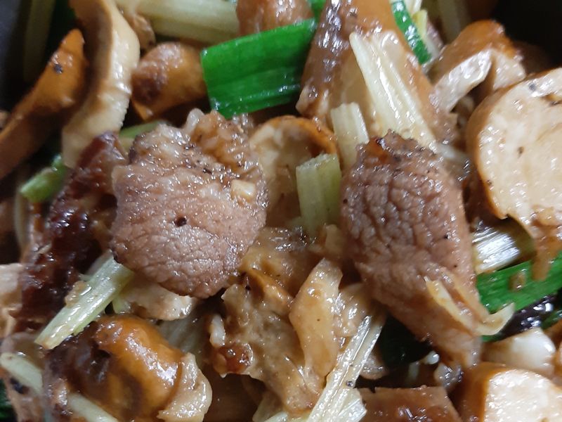 芹菜醬炒麵輪