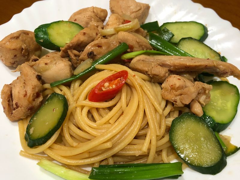 高蛋白「椒麻黃瓜嫩雞義大利麵」500卡