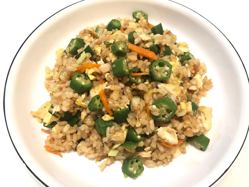 👩🏻🍳秋葵蛋炒飯-顧胃的炒飯😁
